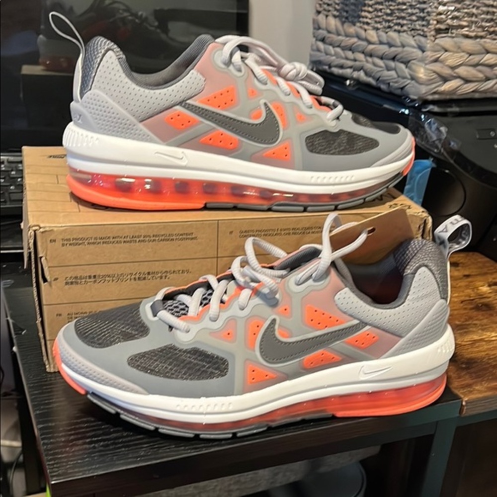 Nike Air Max Genome GS in Smoke Gray Size 7 (Big Kid)